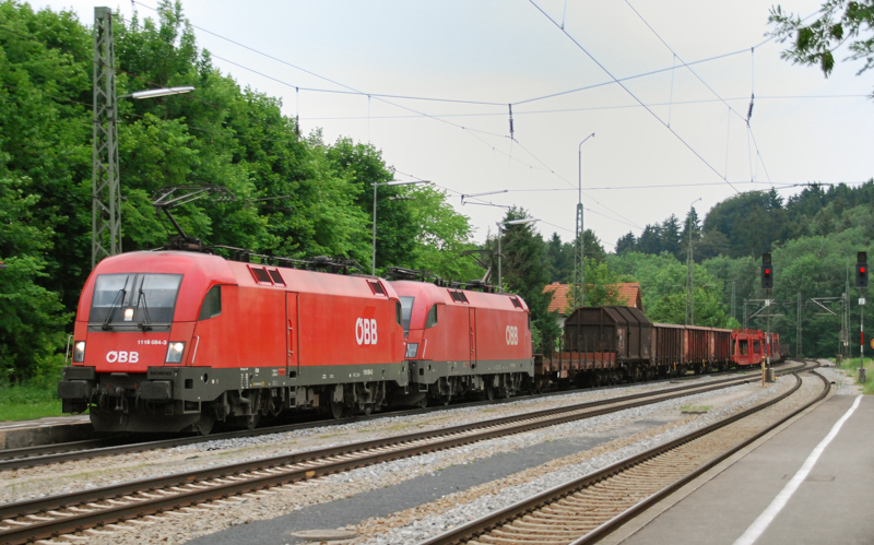 1116 084-3 + 1116 192-4, ein �sterreichisches Doppel auf deutschen Schienen. Aufgenommen am 11.06.11, bei der Durchfahrt durch A�ling.