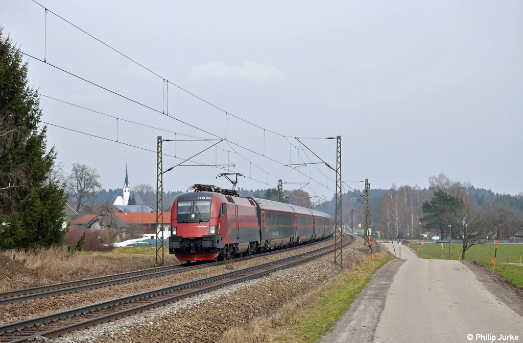 1116 202-1 mit dem RJ 60 von Budapest Keleti nach M�nchen am 03.04.2013 bei Baierbach.