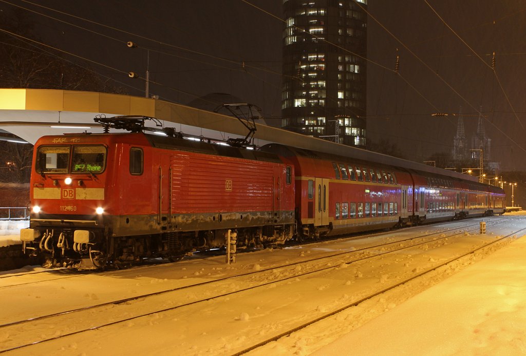 112 160 am RE7 im verschneiten K�ln Messe/Deutz am 07.12.2012