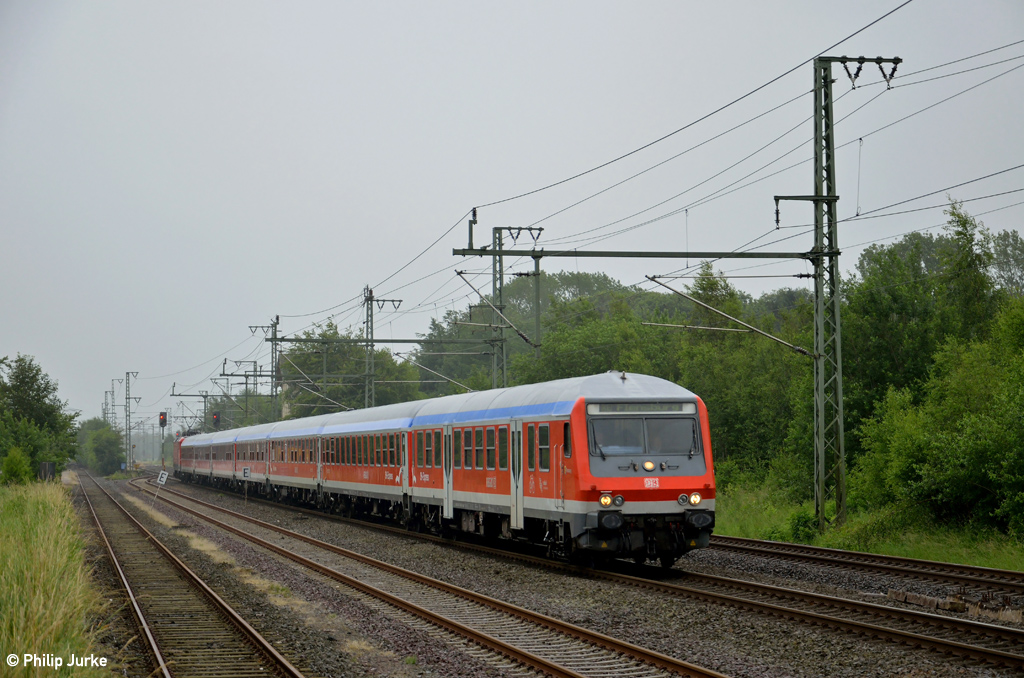112 173-0 schiebt den RE 21066 von Hamburg nach Flensburg am 30.06.2013 bei J�bek.
