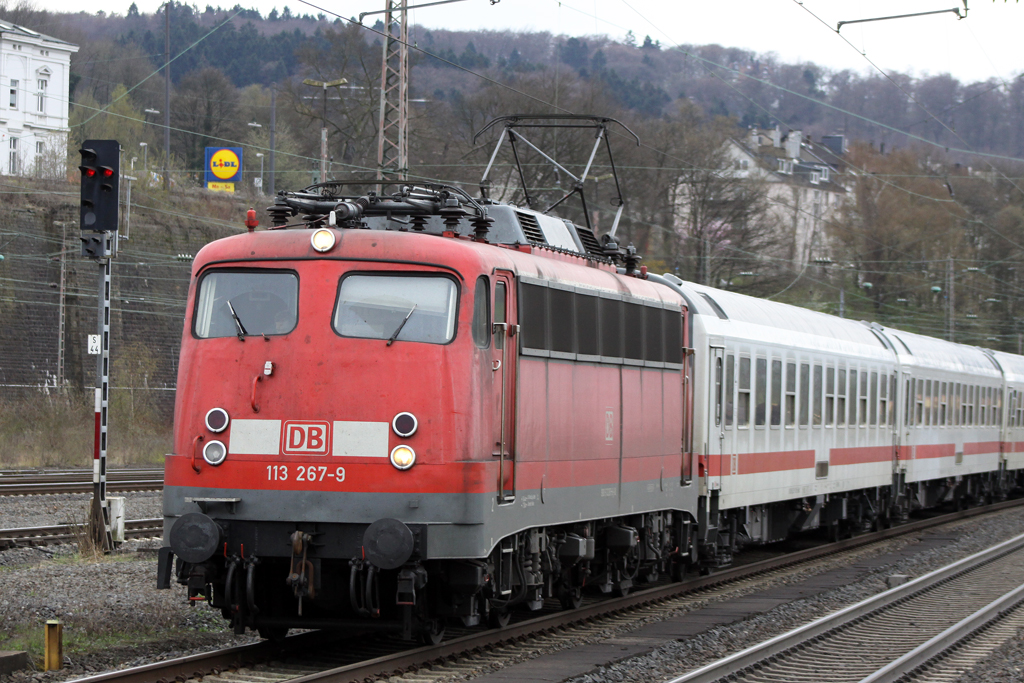 113 267-9 bei der Durchfahrt in Wuppertal Steinbeck am 11.04.10 