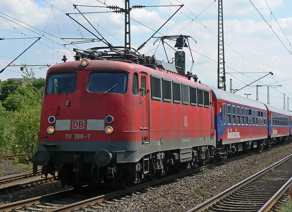 113 268-7 mit dem IC2863 in Opladen am 29.05.2010