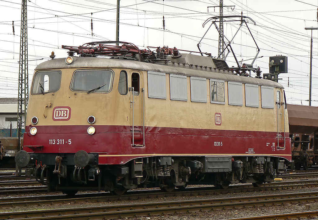 113 311-5 bei der Lokparade in Koblenz-L�tzel am 03.04.2010