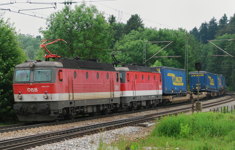 1144 277 +1144 249, aufgenommen am 11.06.11, bei der Durchfahrt durch A�ling.