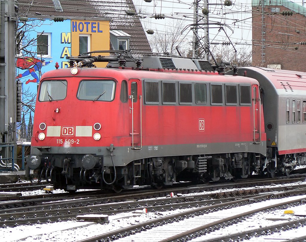 115 509-2 kommt ihrem EuroNight aus Wien Westbf. in K�ln Hbf an, 6.3.2010 