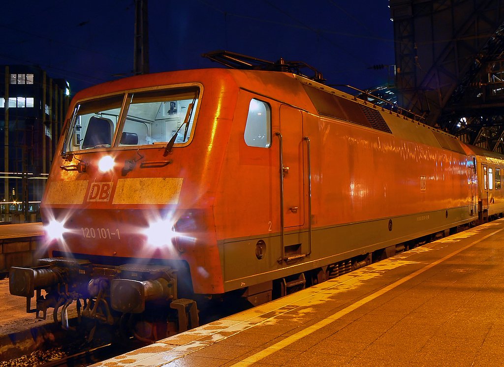 120 101-1 in K�ln Hbf (Gleis 7) am 18.12.09