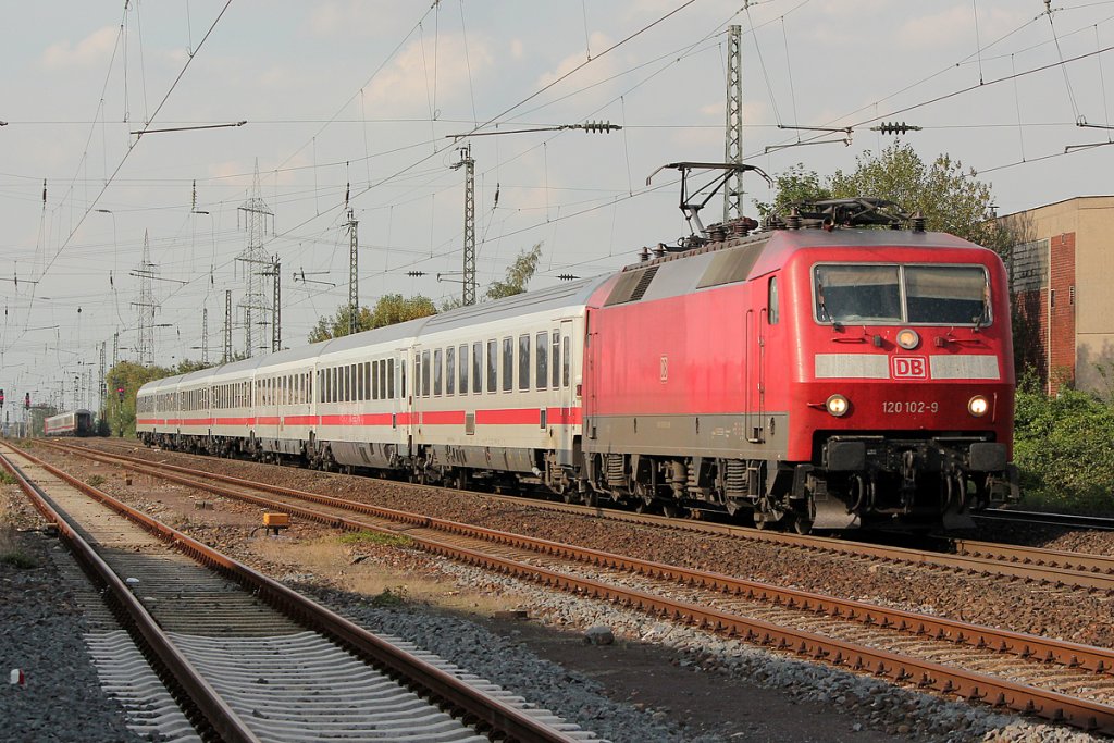 120 102-9 bei Br�hl Vochem am 02.09.2011
