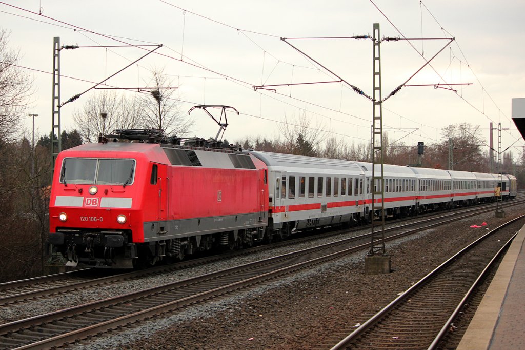 120 106-0 mit IC in K�ln Stammheim am 11.03.2012
