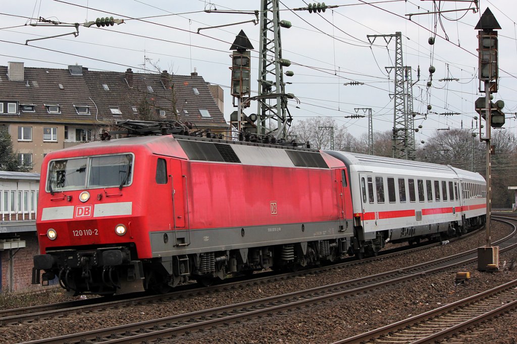 120 110-5 bei der Durchfahrt in D´dorf Volksgarten am 18.03.2012