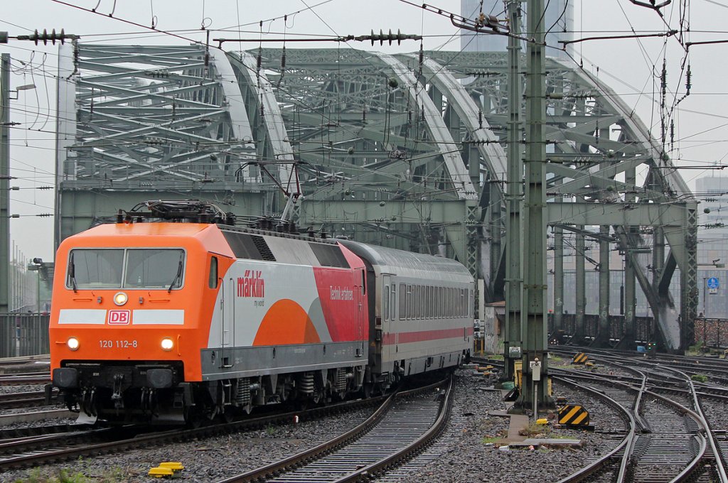 120 112-8 am IC2329 in K�ln Hbf. am 06.05.2012
