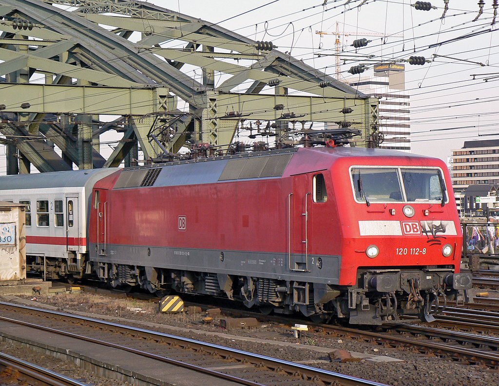 120 112-8 in K�ln Hbf am 05.06.2010