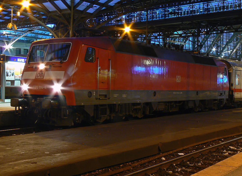 120 114-4 in K�ln Hbf am 03.12.2010