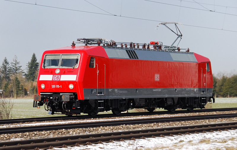 120 115-1, aufgenommen bei einer Solodurchfahrt durch Gersthofen, am 24.03.11.