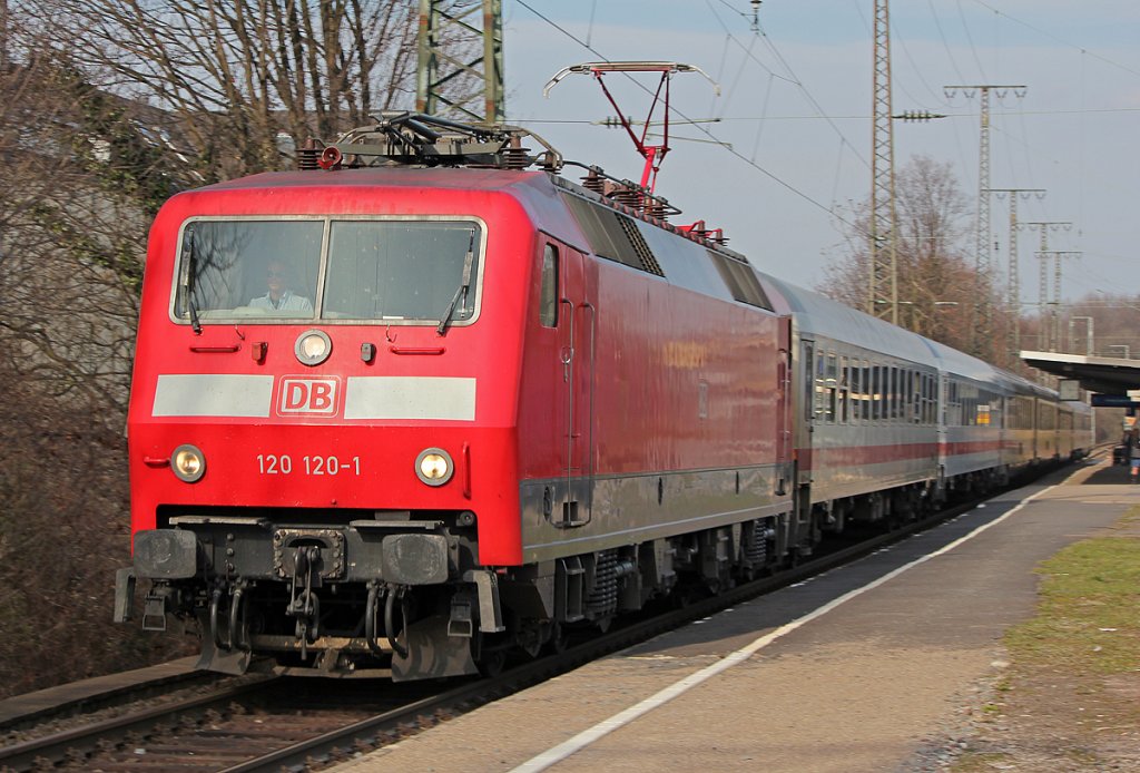 120 120-1 mit IC in K�ln West am 12.03.2011