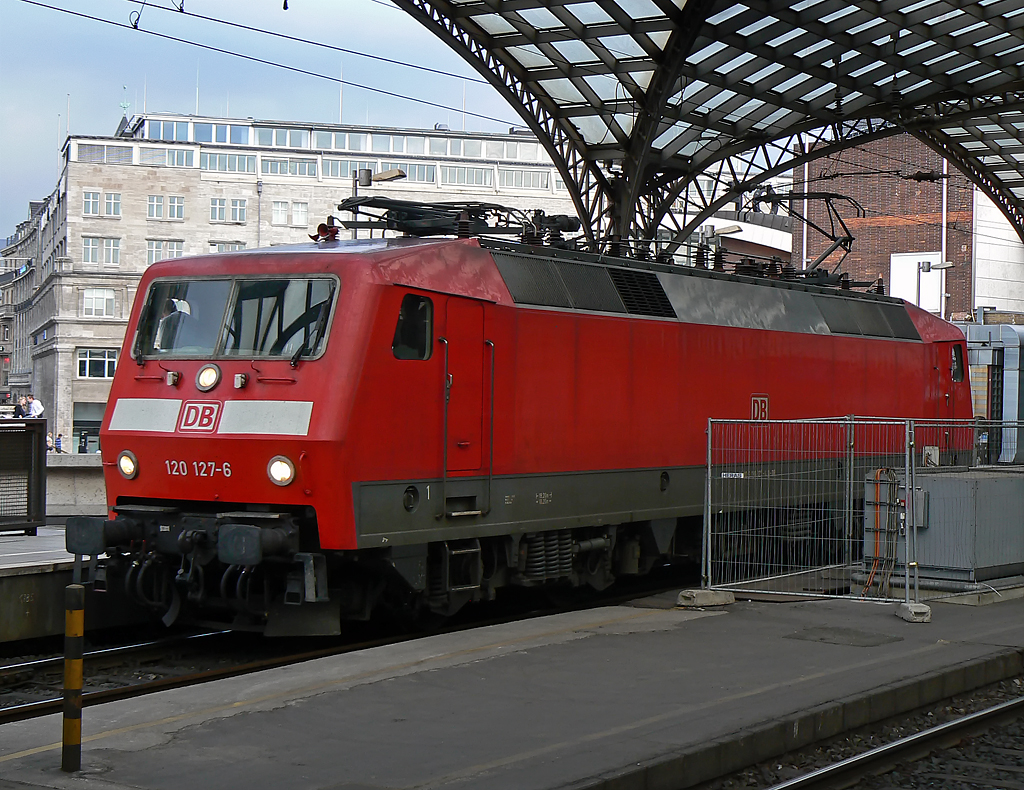 120 127-6 in K�ln Hbf am 02.05.2010