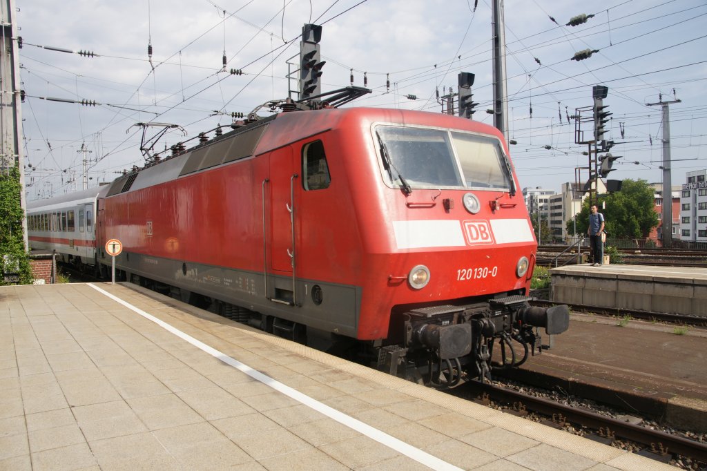 120 130-0 im Vorfeld des K�lner Hauptbahnhofes. Aufgenommen am 26. August 2010.