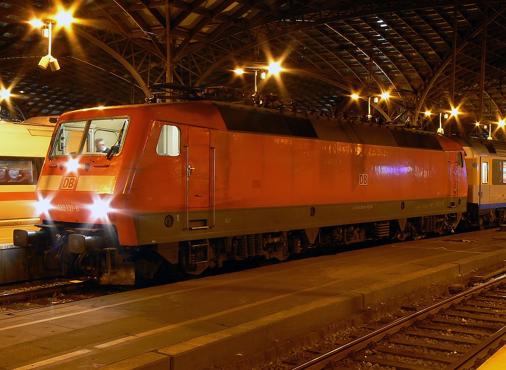 120 131-8 mit einem EC in K�ln Hbf am 18.12.09