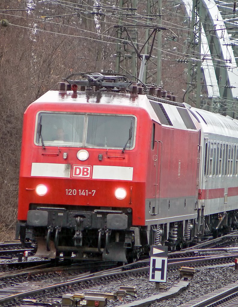 120 141-7 in K�ln Deutz am 26.2.2010