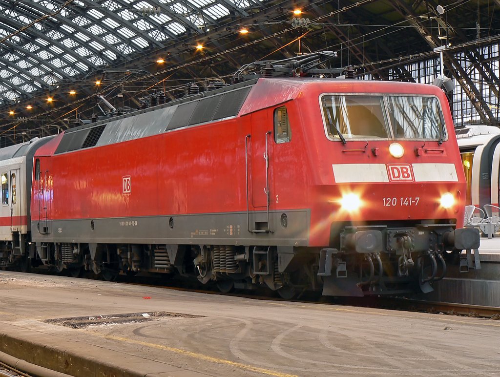 120 141-7 in K�ln Hbf am 19.02.2010