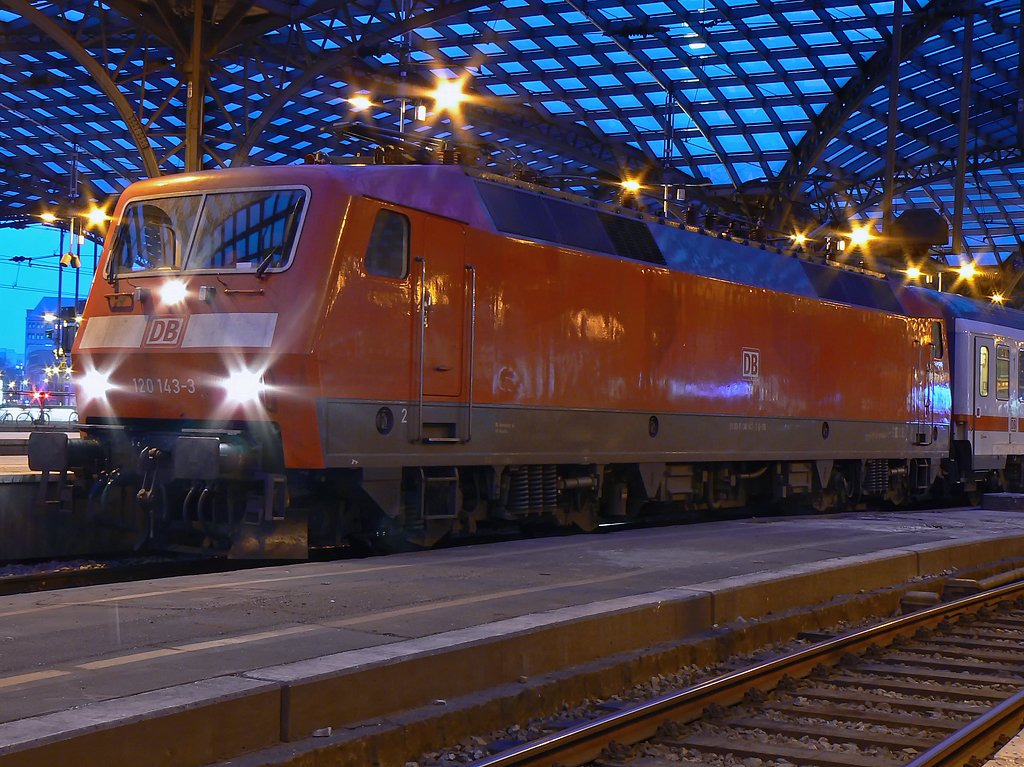 120 143-3 in K�ln Hbf am 19.02.2010