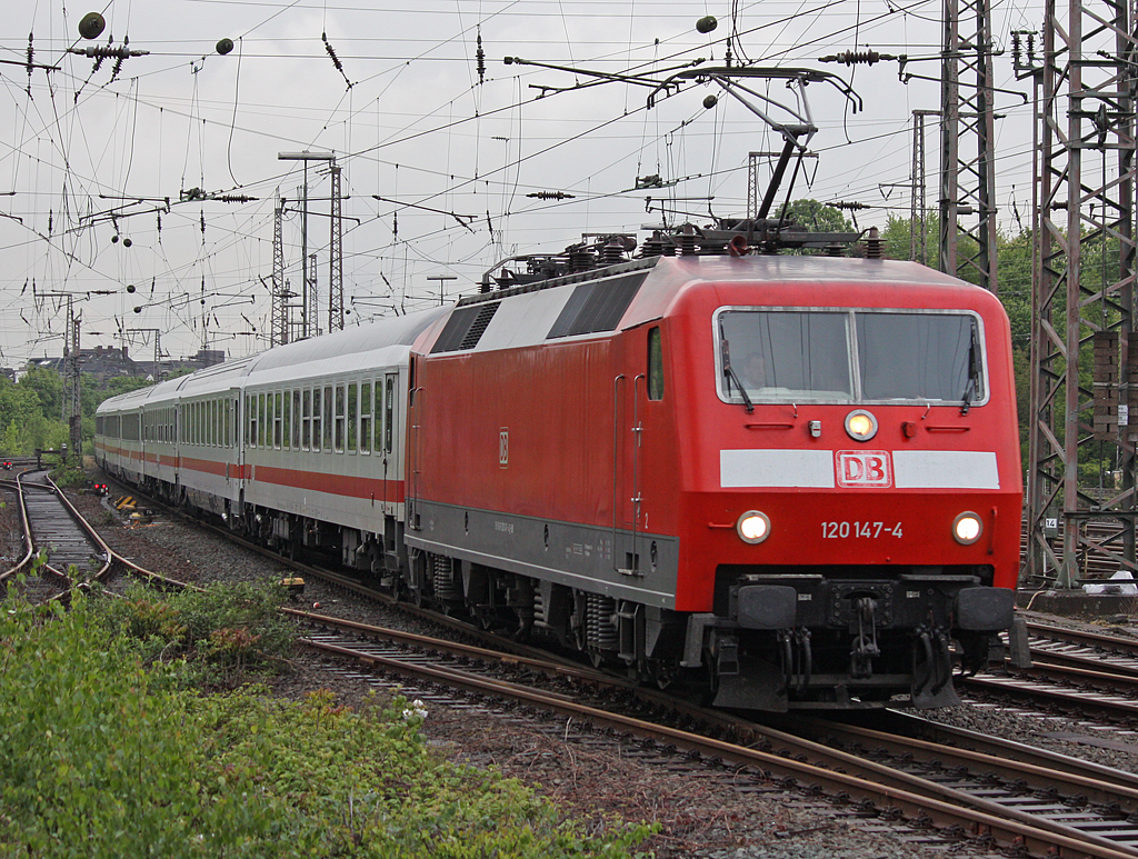 120 147-4 in Duisburg Hbf am 07.05.2010