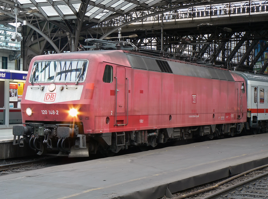 120 148-2 in K�ln Hbf am 16.10.2010