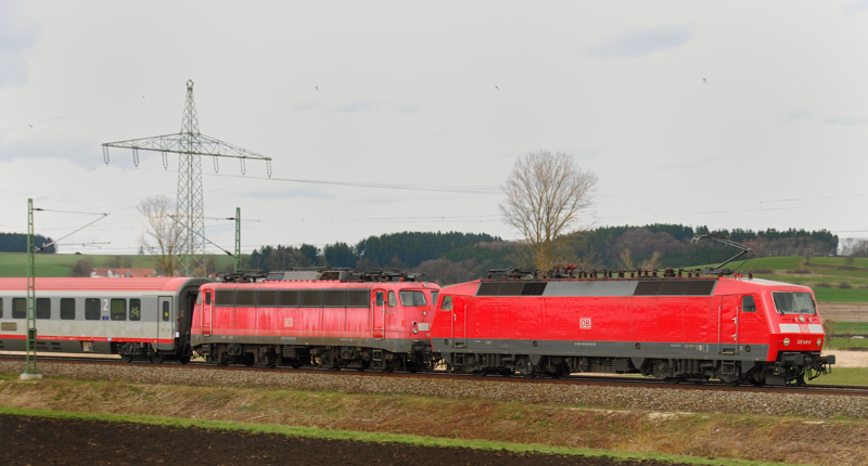 120 149-0 + 115 383-2, aufgenommen am 11.04.13, auf der Fahrt Richtung M�nchen, kurz vor Burgau.