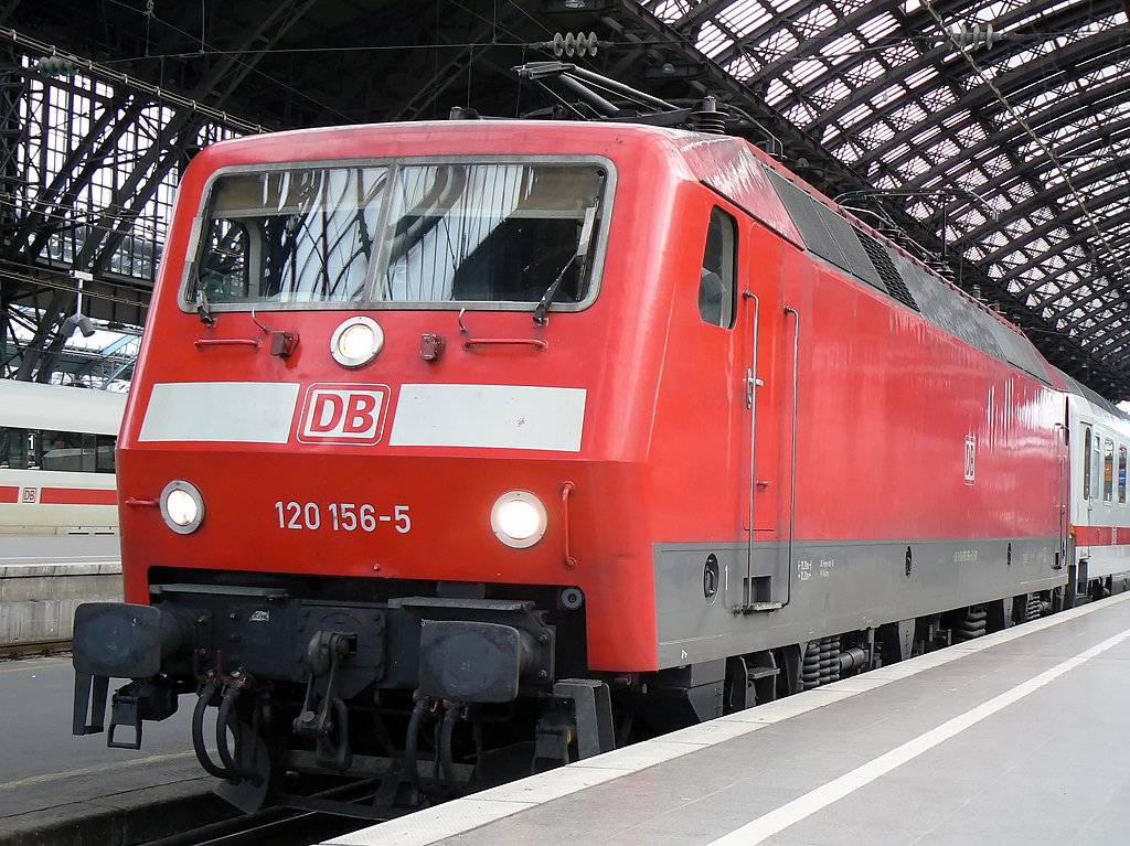 120 156-5 in K�ln Hbf am 28.03.2010