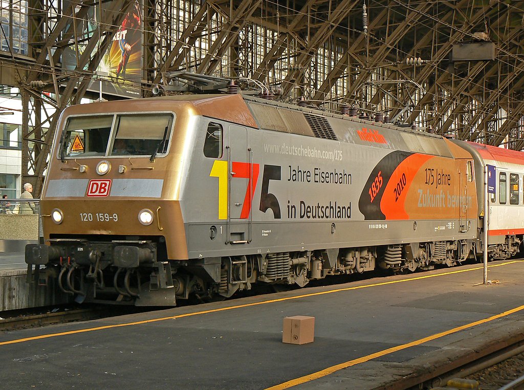 120 159-9 am EN420/421 in K�ln Hbf am Morgen des 05.06.2010