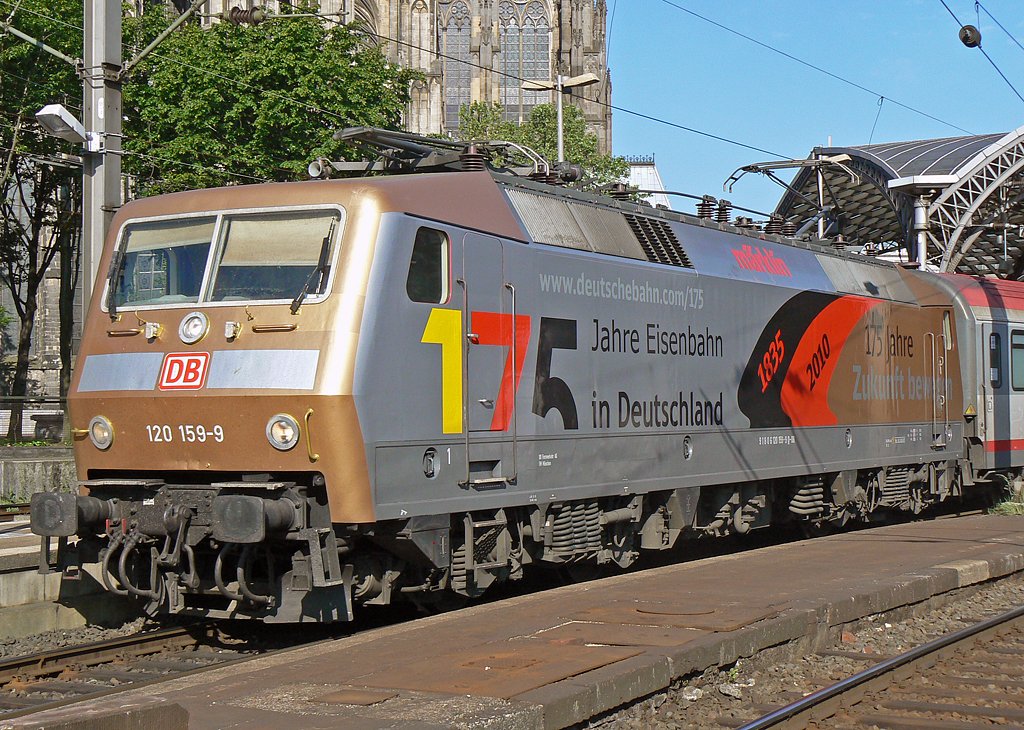 120 159-9 am EN420/421 in K�ln Hbf am Morgen des 05.06.2010