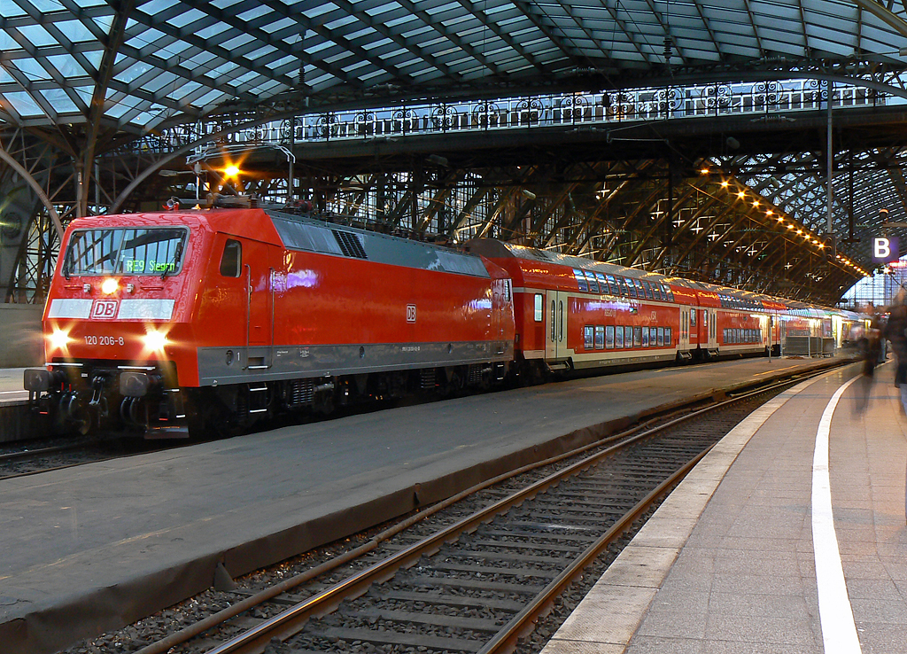 120 206-8 am RSX bzw RE 9  Rhein Sieg Express  in K�ln Hbf am 12.12.2010