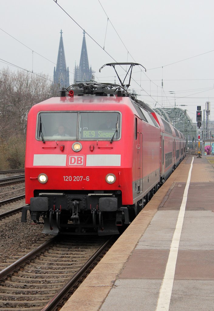 120 207-6 am RE9 nach Siegen in K�ln Messe/Deutz am 03.04.2013