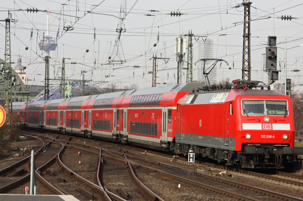120 208-4 am 12.3.11 mit dem RE 9 nach Siegen bei der Einfahrt in K�ln messe/Deutz