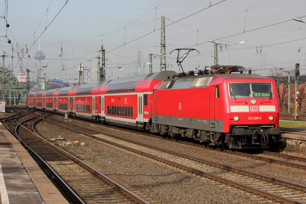 120 208-4 am RE9 rtg Siegen in K�ln Messe/Deutz am 09.03.2012