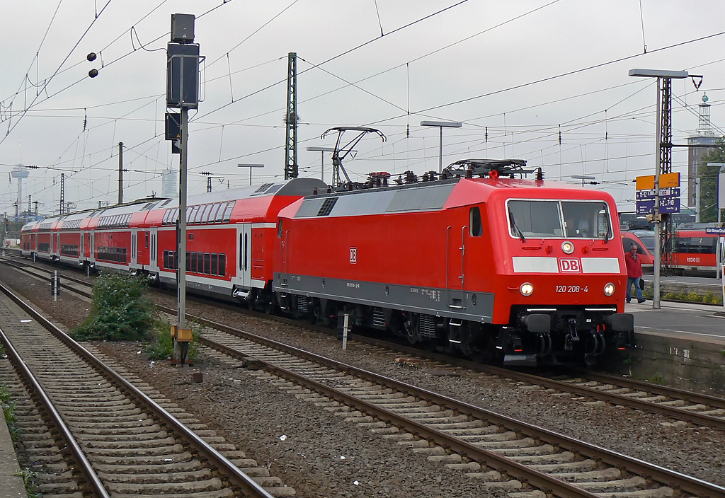 120 208-4 am RE9 rtg Siegen in K�ln/Messe-Deutz am 07.10.2010 