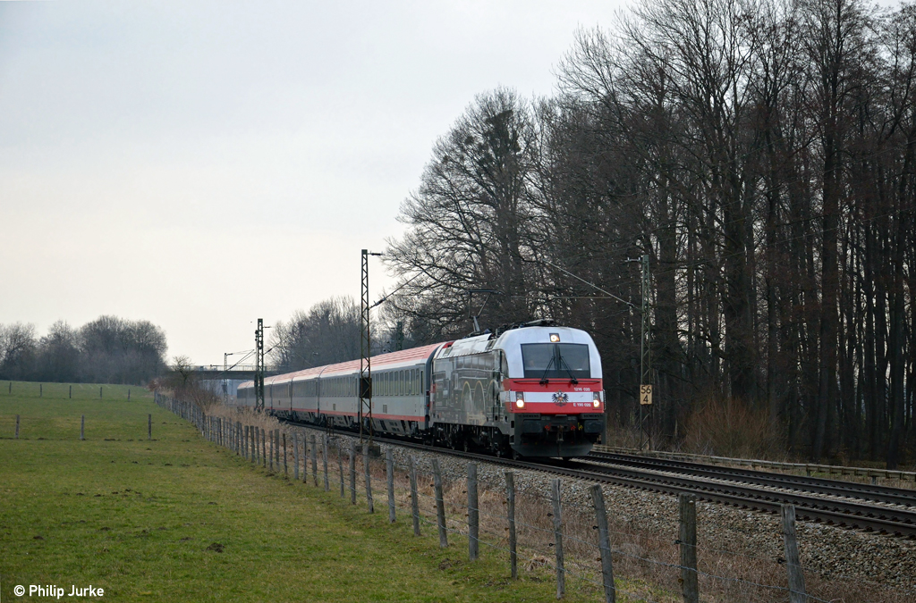 1216 020-8 mit dem EC 189 von M�nchen nach Innsbruck am 03.04.2013 am B� Vogl.