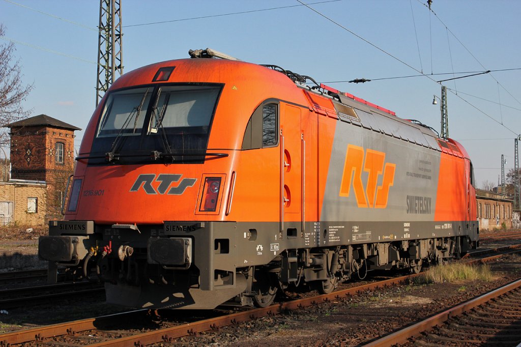 1216 901 der RTS, abgestellt in Bonn Beuel am 08.04.2012