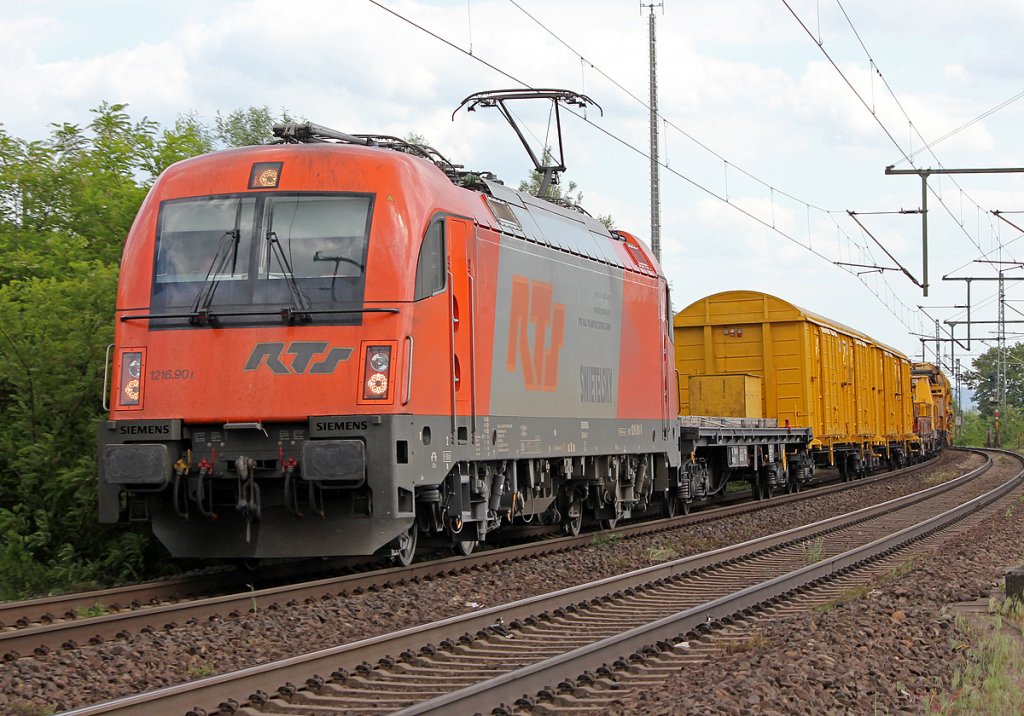 1216 901 der RTS mit Bauzug in Porz Wahn am 13.05.2011