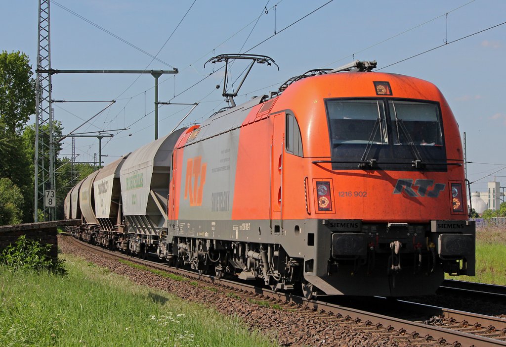 1216 902 der RTS mit Getreidezug in Porz Wahn am 14.05.2012