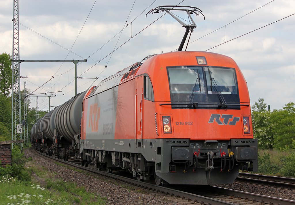 1216 902 der RTS mit Kesselzug in Porz Wahn am 04.05.2011