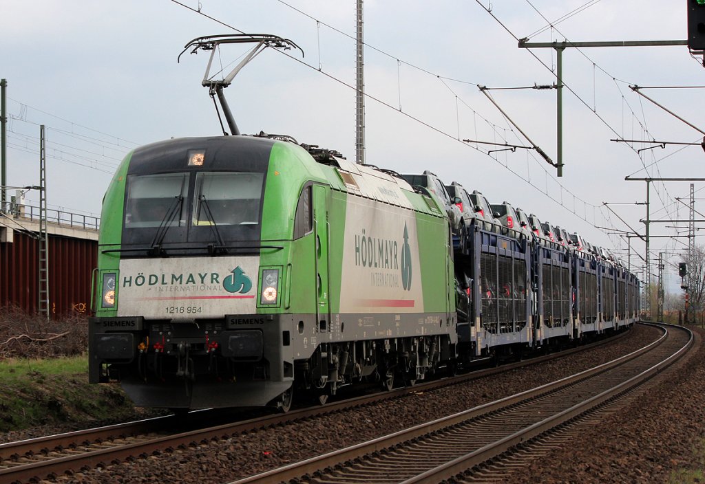 1216 954  H�dlmayr  mit Dacia Autozug in Porz Wahn am 29.03.2012