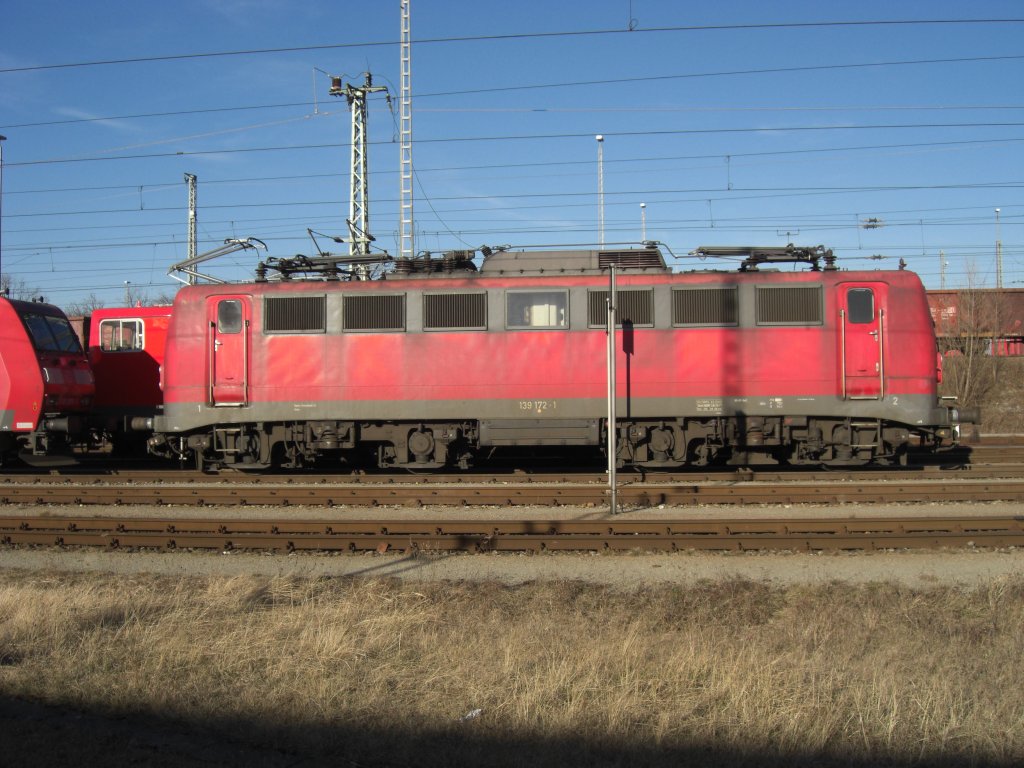 139 172-1 am 8. Februar 2008 im Rangierbahnhof M�nchen/Nord.