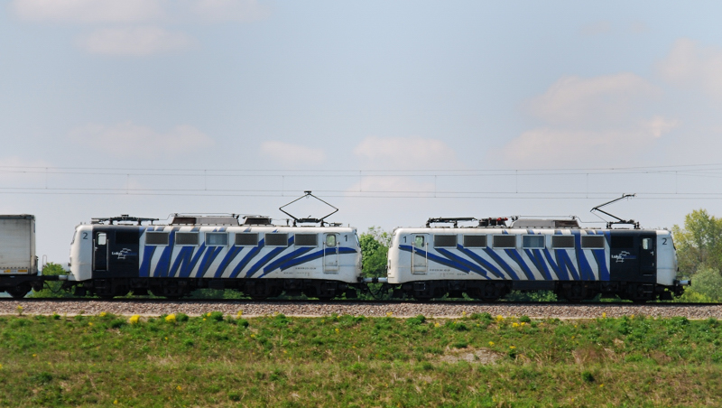 139 260-4 + 139 213-3 bespannten einen Ekol-Ganzzug am 04.05.11. Aufgenommen kurz vor Burgau.