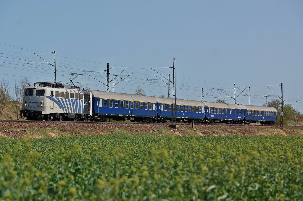 139 310 ist mal wieder f�r eine Sonderzug- Leistung eingesetzt worden.
In Berg am Laim konnte der Adria Sonderzug festgehalten werden.
Aufgenommen am 10.04.2011
