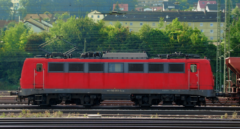 140 003-5, die  Dritte  der BR 140, aufgenommen am 02.09.11, bei der Durchfahrt durch Treuchtlingen.