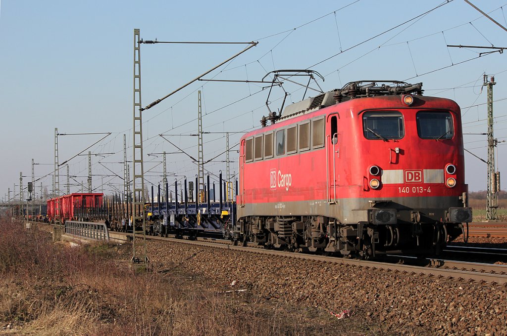 140 013-4 mit gem Gz. hinter K�ln Porz am 03.03.2011