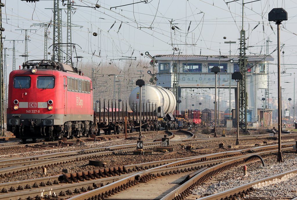 140 327-8 hat nun einen gem Gz. bespannt und verl�sst den Gbf. , Gremberg am 01.03.2011
