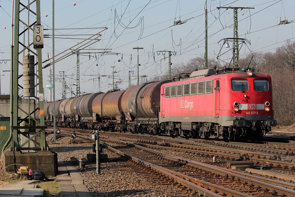 140 327-8 mit Kesselzug am 04.03.2011 in Gremberg 