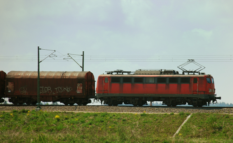 140 374-0, aufgenommen am 04.05.11, kurz vor Burgau.