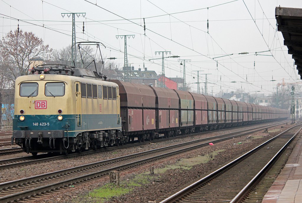 140 423-5 mit Kohlezug in K�ln West am 16.03.2011, Danke an Daniel f�r die Vormeldung